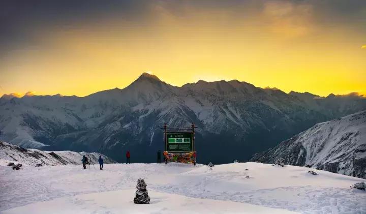 一下雪峨眉山就成了仙境,一下雪川西便美成了天堂
