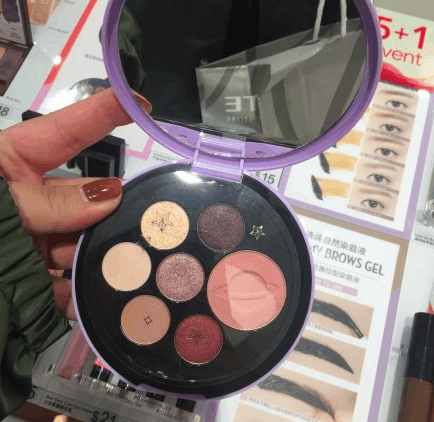 秋冬天别再用大地色了，这6个斩男盘妩媚又温柔，价格还不贵！