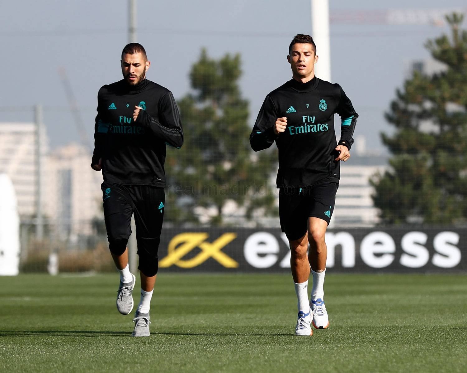 足球正确训练方法和注意事项,送给自己坚持运动的一句话