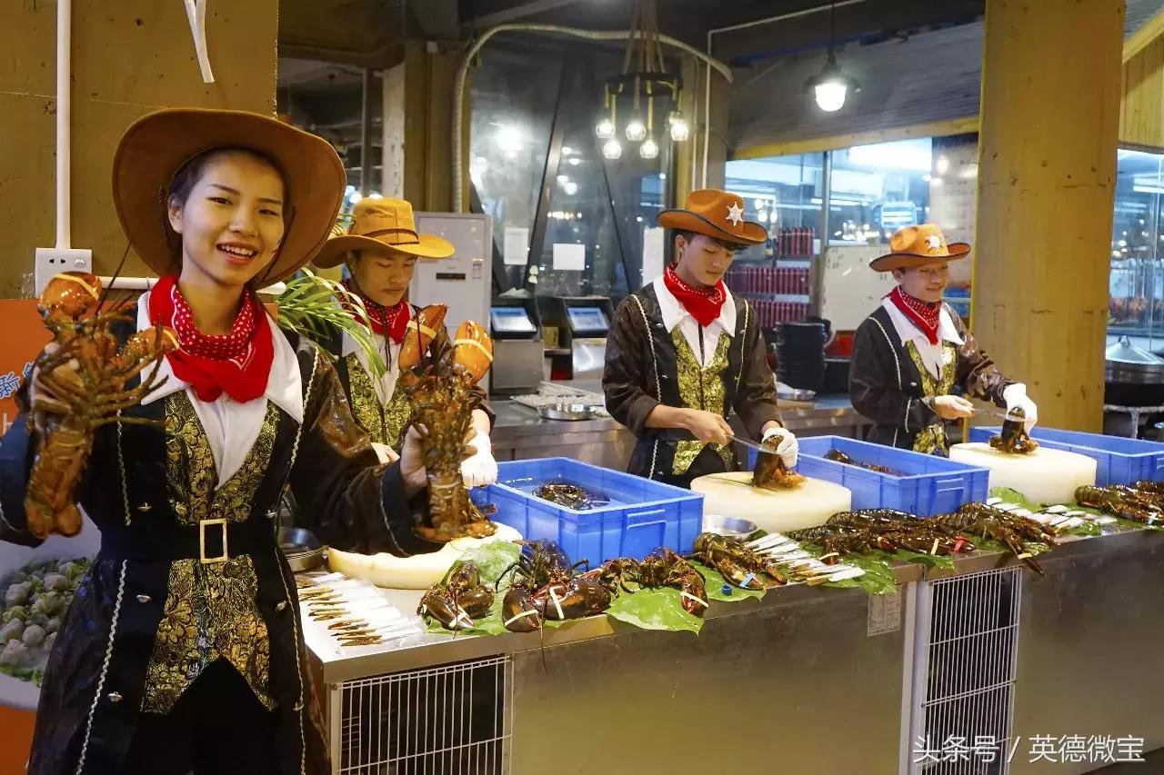 椰林6号海鲜码头，卖龙虾，这个价格很新鲜！