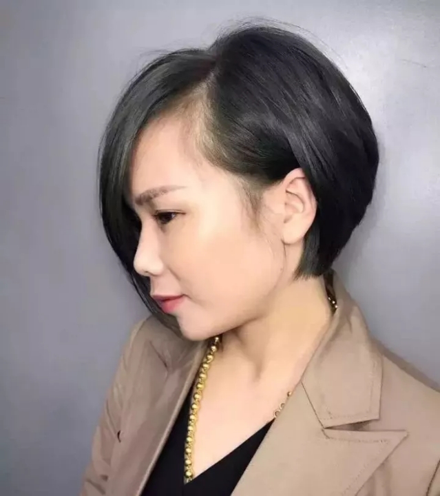 脸小三角脸适合剪什么发型,脸大头发少适合什么发型怎么扎