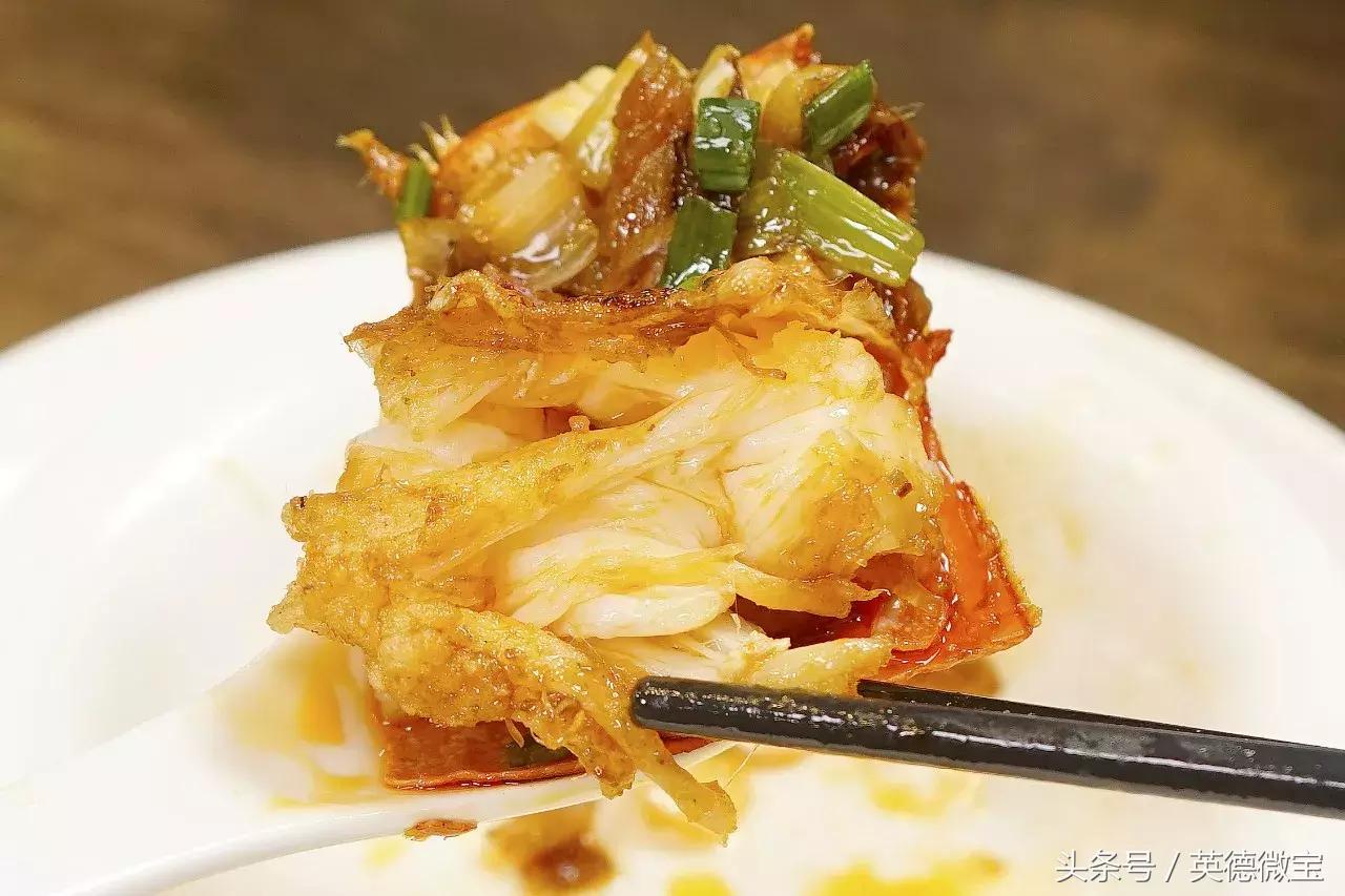 椰林6号海鲜码头，卖龙虾，这个价格很新鲜！