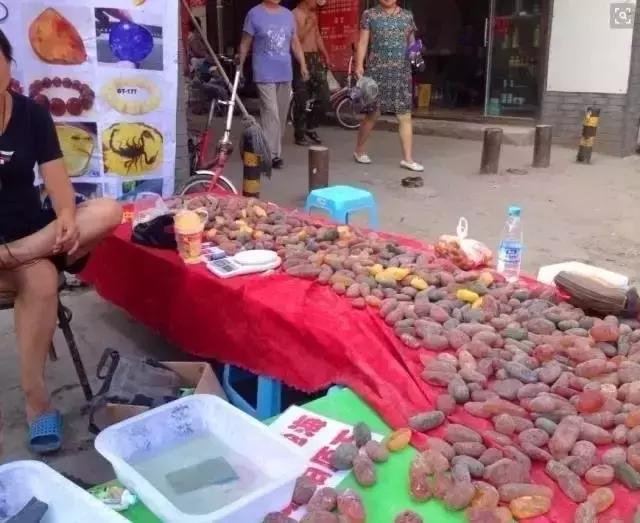 蜜蜡琥珀是真的假的,假琥珀蜜蜡用什么做的