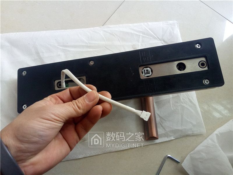 智能门锁容易被小偷无痕打开吗,智能门锁拆解图解