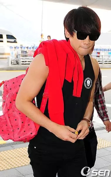 这个包包有什么魅力？一夜之间收了中韩两国明星的心