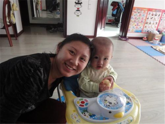 有个“恋奶狂”宝宝，妈妈体验如何？这些妈妈的回答太暖心了！