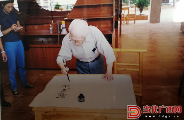 忆李白余光中全文,忆桂林往事