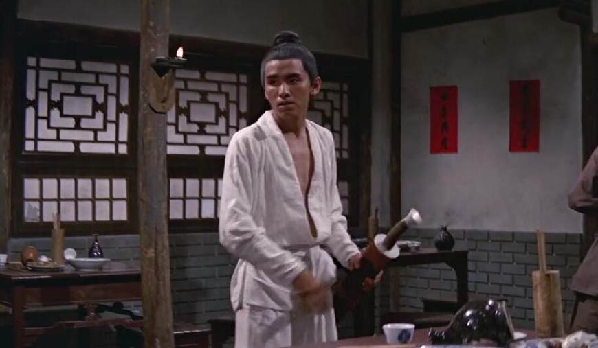 唯一的男性肉弹明星，古龙为他骂哭成龙，今71岁成这样