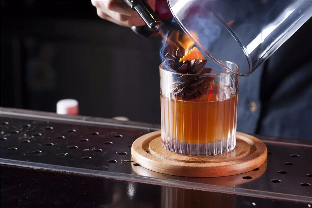 一家距离西湖仅隔2公里的治愈系清吧，六杯关于生活与爱的鸡尾酒