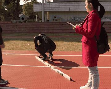 国家二类标准田径场,国家二类田径场是无颗粒跑道吗