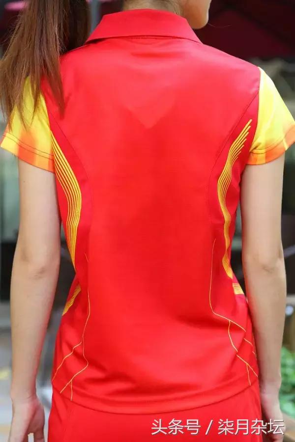 初学者如何选择羽毛球衣服,羽毛球装备都需要买什么