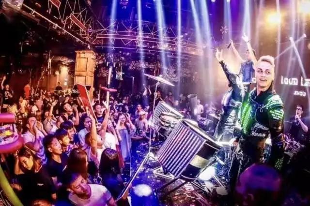 西安圣诞主题街区,与西安城墙的完美相遇