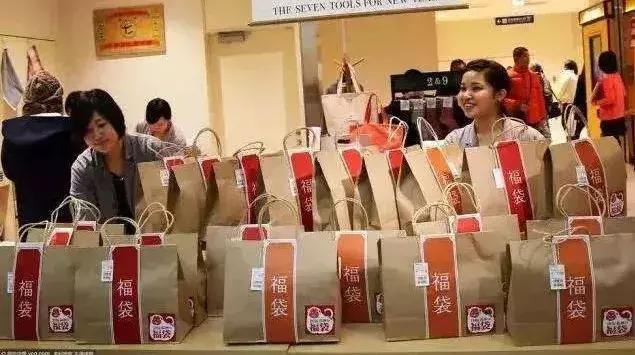 圣诞卖酒，今年拼的不仅是氛围，还有创意（4个小案例）