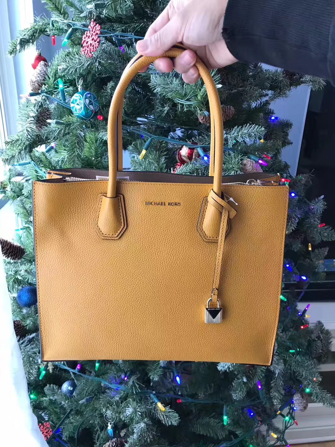 mk和coach包包款式一样,给女朋友买coach