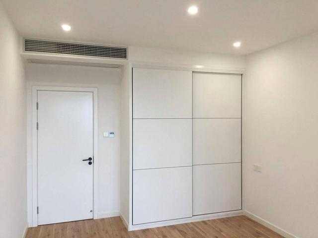 很多人眼中白蜡木纹路太显眼，不好看？这位业主的家一改你的印象