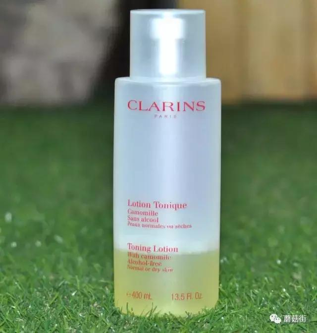 中年女士保湿补水一叶子护肤水,平价好用的护肤水测评