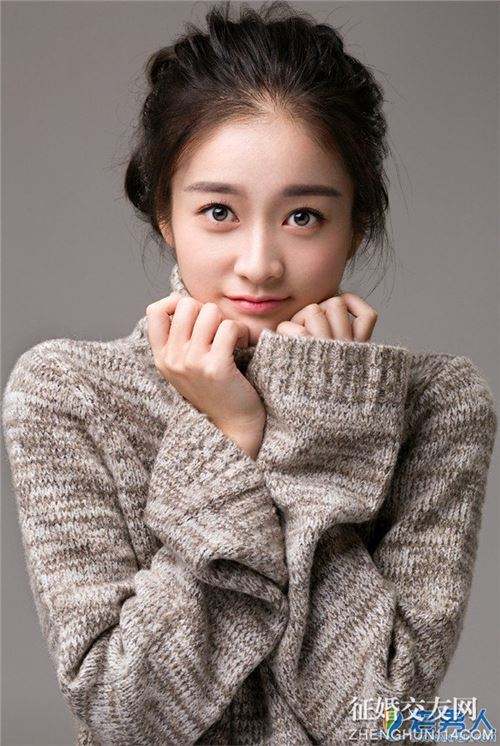 张雪迎气质婉约娇艳靓丽甜美灵动,张雪迎机场清爽造型少女感十足