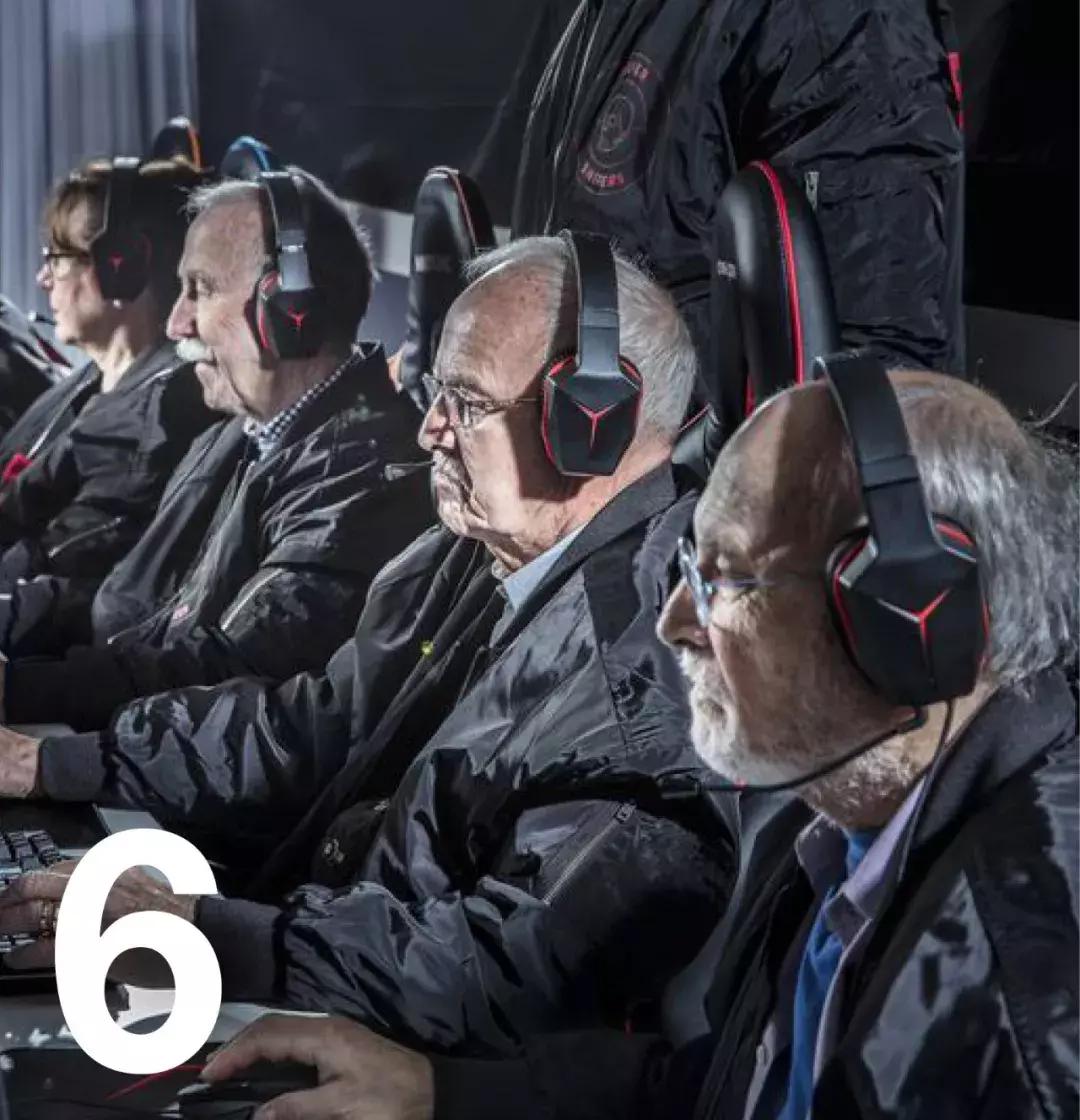 所以你们在朋友圈祈愿圣诞帽未能如愿之后，自己给自己P了一顶？