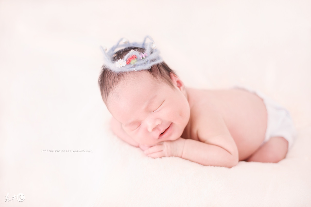 宝宝一到晚上就很闹,宝宝夜里闹就让抱