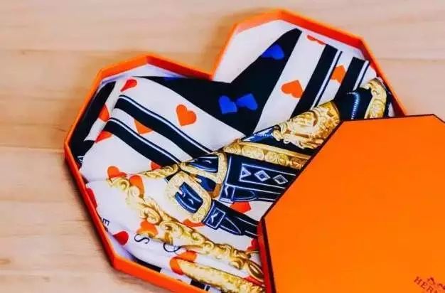 圣诞节送什么礼物给女友最实用,圣诞节送什么礼物给女友实用