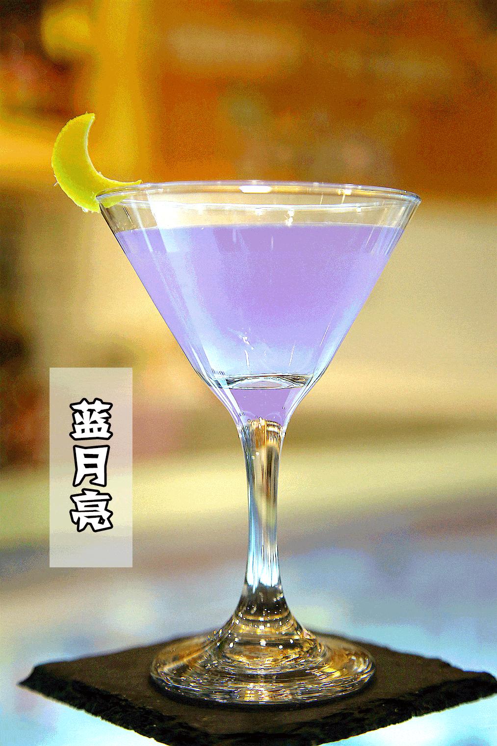 在甜品店里花样调酒？新街口这家网红店让你来了就不想走！