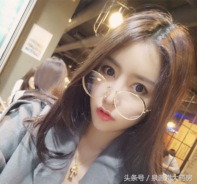 新手戴隐形眼镜眼睛怎么斜看,看过来新手如何快速佩戴隐形眼镜