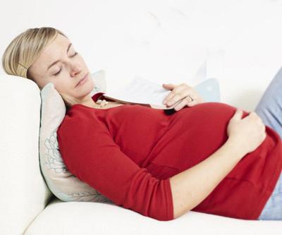 胎动时宝宝一直闲不下来，孕妈妈要读懂宝宝“闹脾气”的这七种胎动