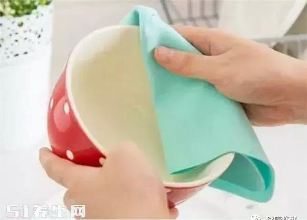 指甲有凹陷是什么原因引起的,中指甲凹陷是什么原因引起的