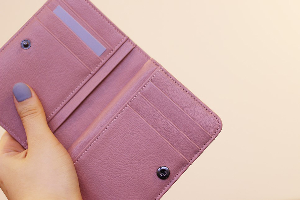 风水上女性用什么形状的钱包好,钱包风水什么颜色的钱包招财