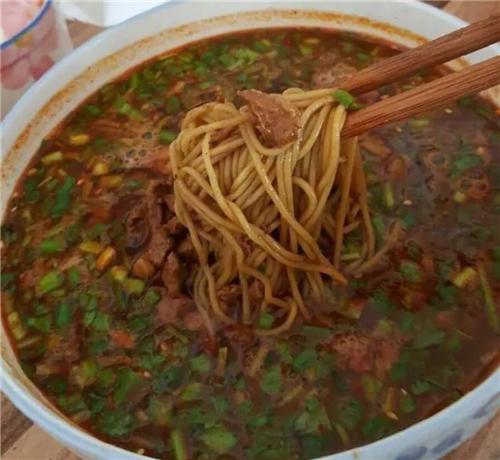 红专南路美食一条街有停车场吗,红专南路老字号美食街