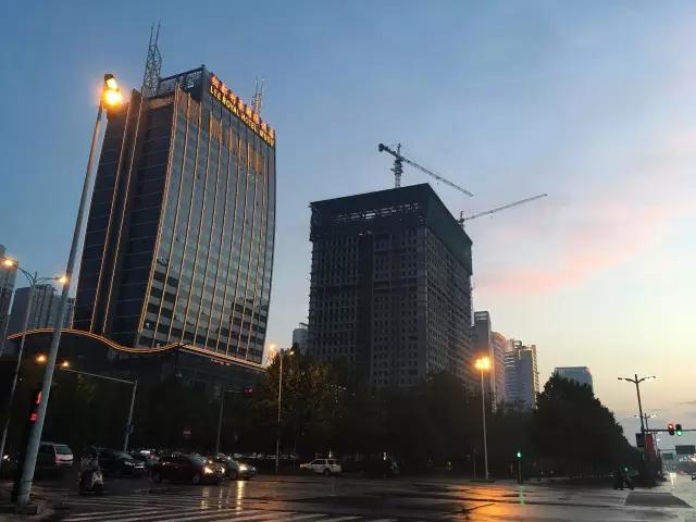 洛阳暴雨过后突现罕见双彩虹,河南洛阳双彩虹