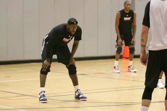 勒布朗詹姆斯成名前的故事 (勒布朗詹姆斯感人故事)