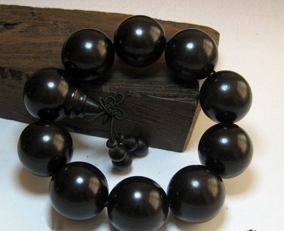 佛珠手串用什么木质最好,木佛珠手串有什么作用和功效