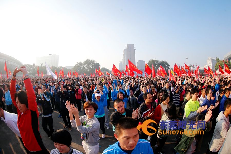 全城沸腾,全城火热人山人海