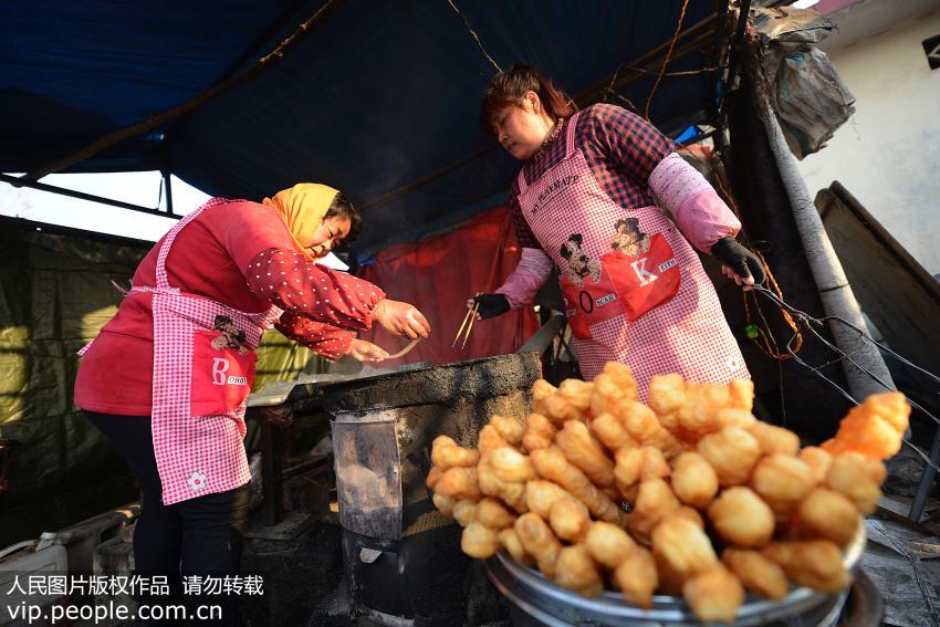 油条明矾制作过程及配方,无矾油条和明矾油条