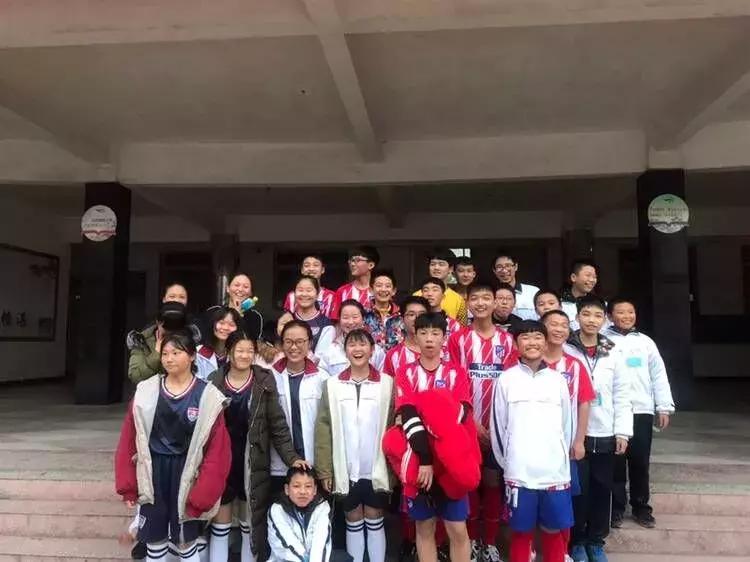 英姿飒爽绿茵场足球赛,绿茵战场足球