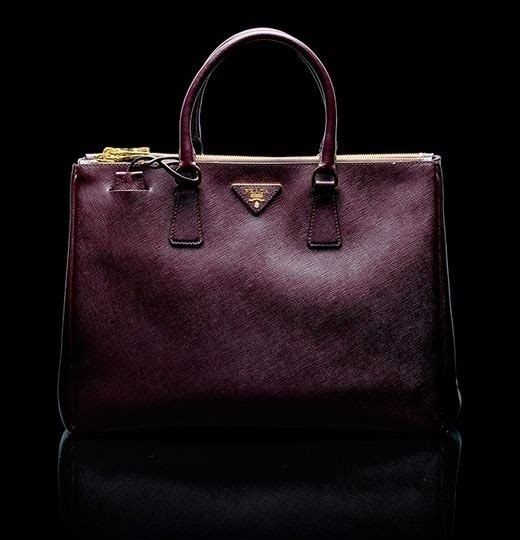 普拉达cleo腋下包真假对比,普拉达的包包怎么鉴别真假