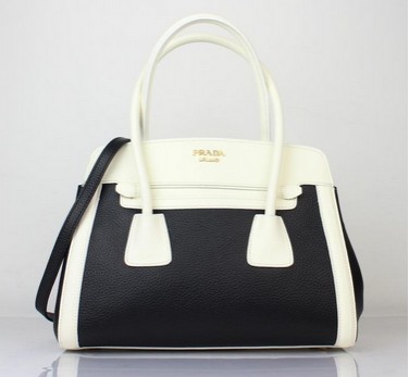 普拉达cleo腋下包真假对比,普拉达cleo腋下包真假区别