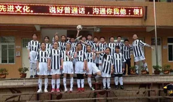 英姿飒爽绿茵场足球赛,绿茵战场足球