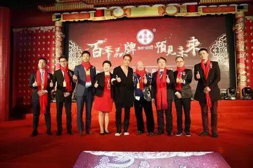 年度*局骗**:流水500亿,涉及2亿人,钱宝粉把*子骗**当信仰?