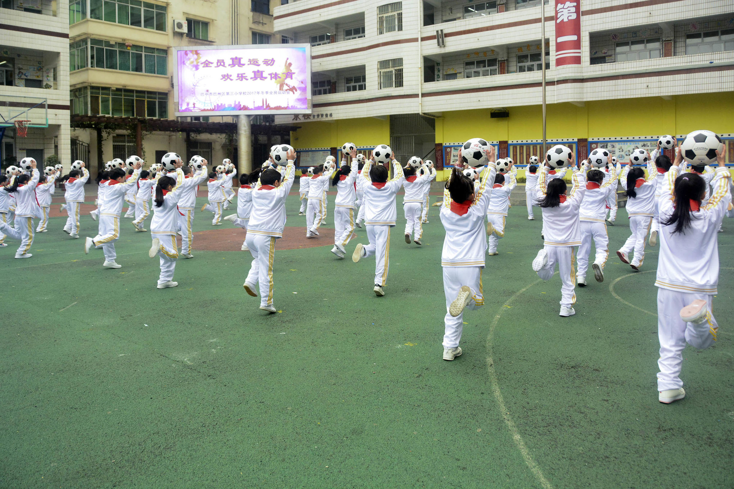 红山区第17小学足球啦啦操,三小校运会啦啦操