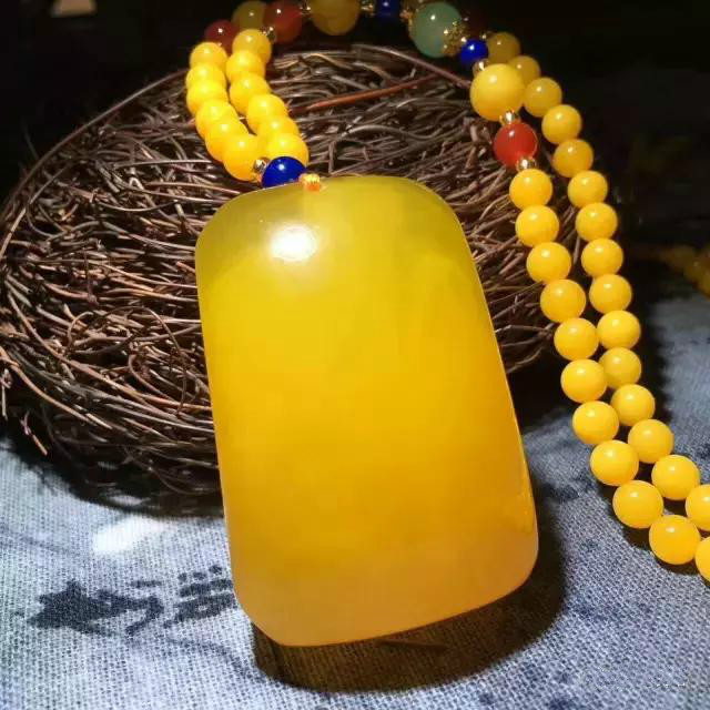 璞缘琥珀坊：碰到这么逼真的“二代蜜蜡”该如何避免吃药？