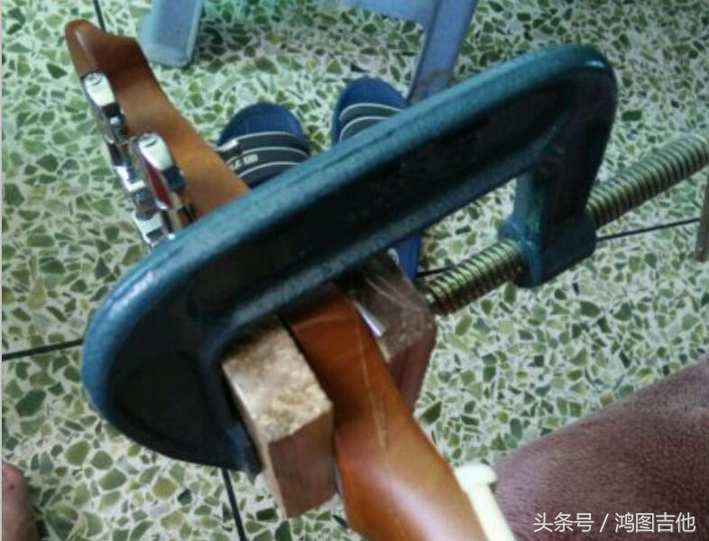吉他琴头断裂修复教程,吉他琴头摔裂了可以修吗