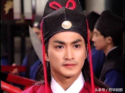 他曾是万千少女的梦中男神，为情约定三十年至今仍未娶！