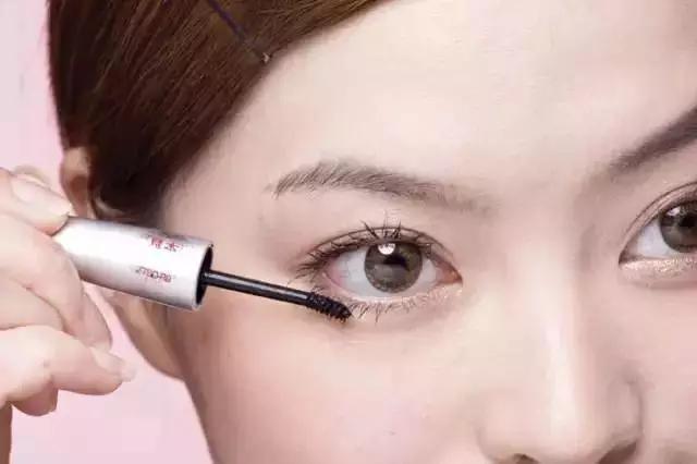 睫毛膏正确刷法，90%的人都刷错了！