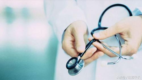 男孩退学遭训斥,被男同学嘲笑长相该不该去整容