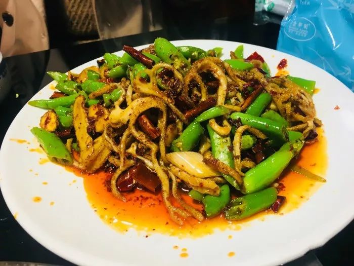 这条美食老店众多的成都小街，竟是《芳华》原型地，主角瘦真不科学