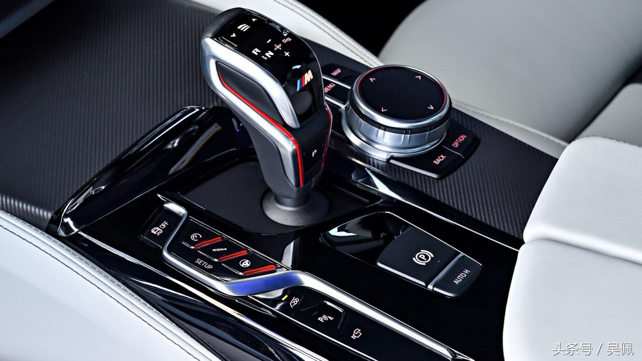 新m5后驱版值得买吗,新m5后驱和四驱对比