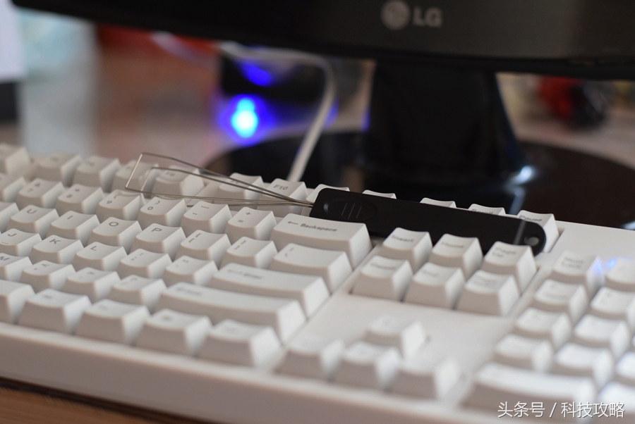 机械键盘和薄膜键盘哪个打字舒服,100-200入门级机械键盘高颜值