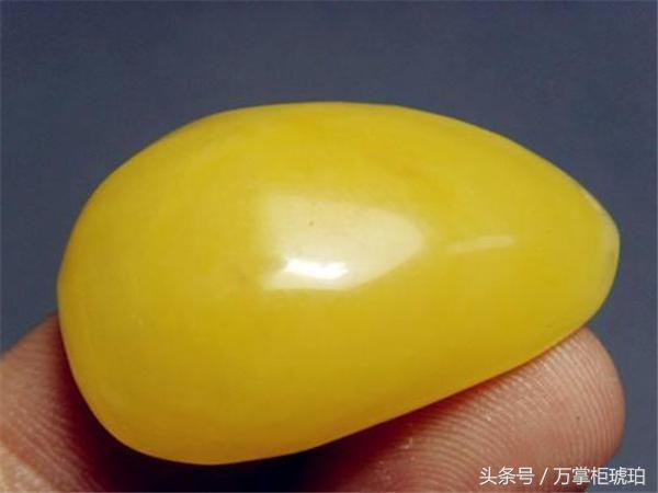 鸡油黄蜜蜡好还是鸡油红的蜜蜡好,鸡油黄蜜蜡盘玩后会变成鸡油红吗